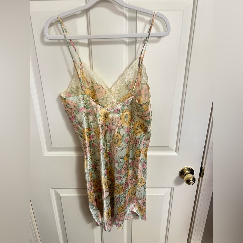 3/$30 Vtg Victorias Secret Satin Nightgown Gold Label Floral Chemise Lace 90s L - Picture 2 of 3
